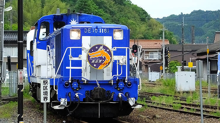 奥出雲おろち号の終点 木次駅、仕事を終えたDE10たちが木次鉄道部車庫に入っていく姿は必見！ 途中下車して観察したい15分間の入庫シーン