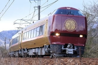 特急「まほろば」が東大寺とコラボ！車内ギャラリーで「東大寺 八角燈籠」の創建当時の輝きを体感【4/4〜】安寧編成リニューアル1周年の特別展示