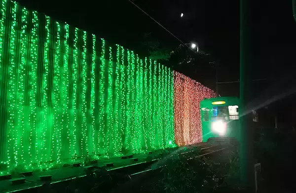 「万葉線 20周年イルミが彩る夜景「光の道」を動画で！ クリーンで静かな ZENDURE ゼンデュア 製 ポータブル電源 SuperBase Pro の機動力を体感」の画像