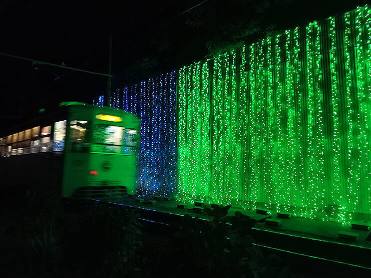 万葉線 20周年イルミが彩る夜景「光の道」を動画で！ クリーンで静かな ZENDURE ゼンデュア 製 ポータブル電源 SuperBase Pro の機動力を体感