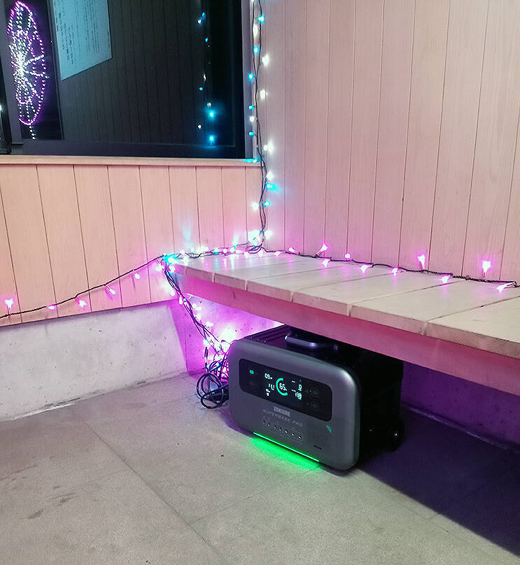 万葉線 20周年イルミが彩る夜景「光の道」を動画で！ クリーンで静かな ZENDURE ゼンデュア 製 ポータブル電源 SuperBase Pro の機動力を体感