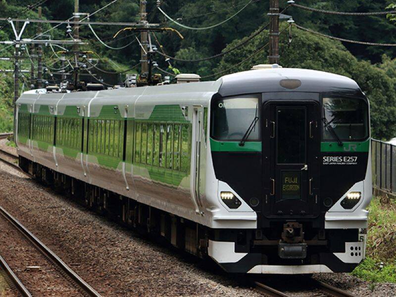 宿なし・渋滞なしで長岡花火＆大曲の花火へ！ JR東日本が「夜行団体臨時列車」ツアーを発売、ムーンライトえちご彷彿のE257系新潟行きも
