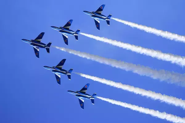 ブルーインパルスも飛来！11/30「築城基地航空祭」で迫力の展示飛行を体感、臨時特急・特急44本が築城駅に臨時停車（福岡）