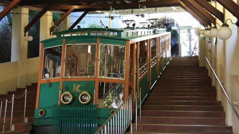 神戸【2026年初日の出】六甲ケーブルは元旦早朝も運転！六甲山ガーデンテラス大晦日に終夜営業、神戸の絶景を見ながらの新年はいかが？