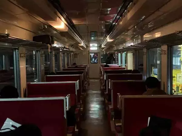 「野岩鉄道、現役最後の6050型が深夜に集結！4/18限定「2並び撮影会＆減灯仮眠ツアー」、18歳以上限定、全駅撮影タイム付き」の画像