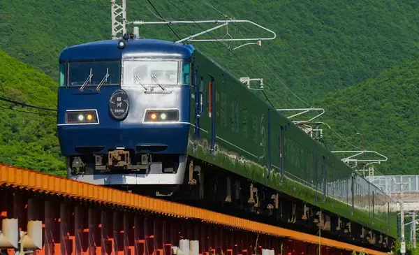 瀬戸内の絶景を走る！「WEST EXPRESS 銀河」1月に山陽路を昼行運転！下関車両基地での「クモヤ145形」らレア車両展示会も開催！