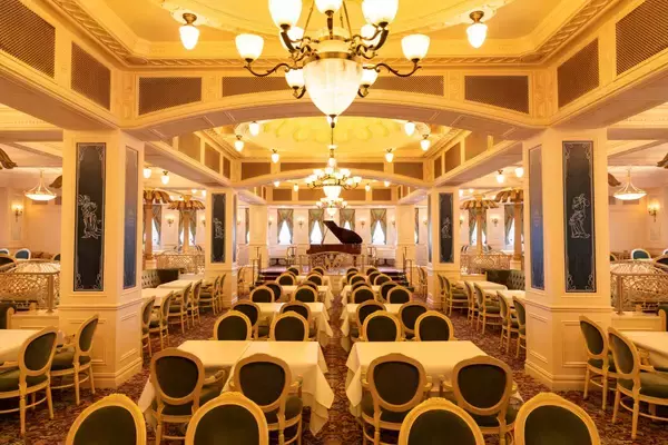 「東京ディズニーシー25周年「スパークリング・ジュビリー」開始！新しい水上ショーや夜のプロジェクションなど見どころを解説･2027年3月まで」の画像