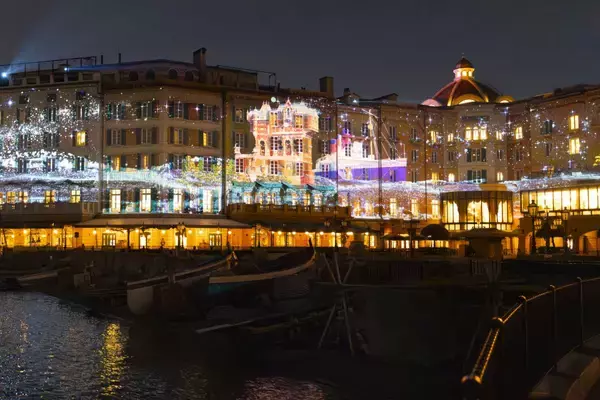 「東京ディズニーシー25周年「スパークリング・ジュビリー」開始！新しい水上ショーや夜のプロジェクションなど見どころを解説･2027年3月まで」の画像
