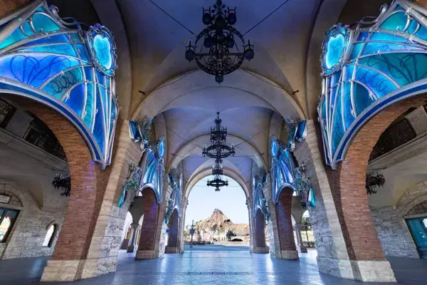 「東京ディズニーシー25周年「スパークリング・ジュビリー」開始！新しい水上ショーや夜のプロジェクションなど見どころを解説･2027年3月まで」の画像