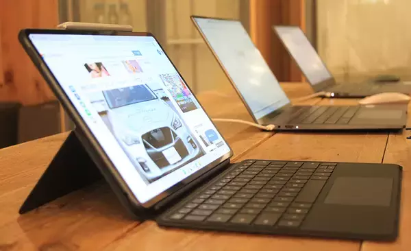 仲間とみんなでライブ配信や動画ビューするならいまこれ最強 → HUAWEI MateBook E ＋ HUAWEI WiFi Mesh 3