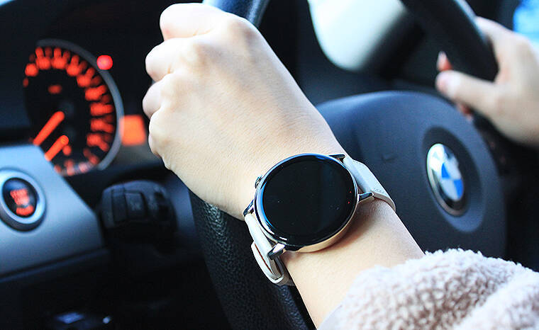 仲間とみんなでライブ配信や動画ビューするならいまこれ最強 → HUAWEI MateBook E ＋ HUAWEI WiFi Mesh 3