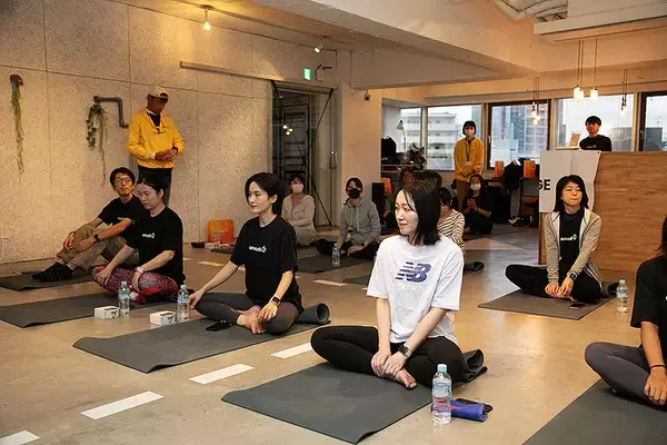 「最新スマートウォッチ Amazfit Balance ＆ Active の新機能 レディネススコアで自分の心身をさらに深くチェック！ 25人がマインドフルネスヨガ体験でその高精度と直感的操作を実感（フォトレポート）」の画像