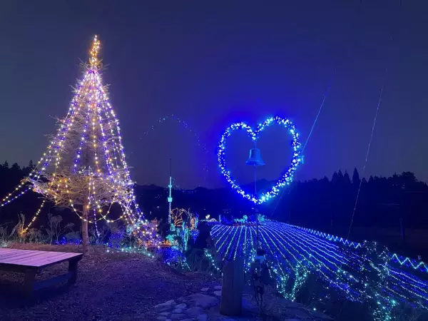 「SL大樹にサンタが登場！？クリスマス限定イベントや幻想的なイルミネーションで日光の冬がアツい！」の画像