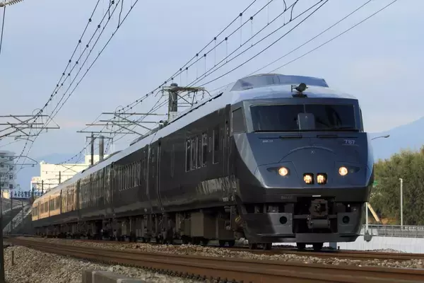 【2026年11月】ハウステンボス「九州一 大花火まつり」臨時列車・時刻表まとめ！帰りの電車も安心、イベントを遊びつくそう
