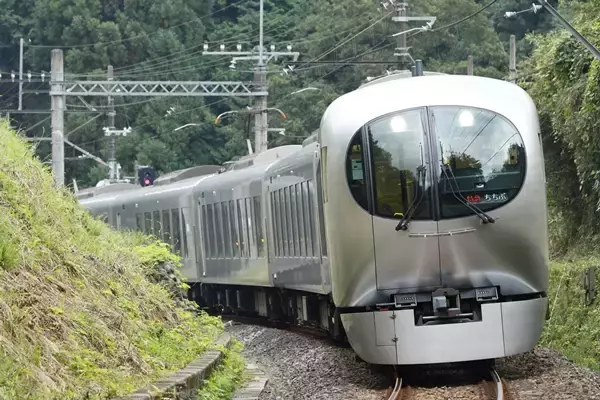 西武、本川越駅に停車する特急Laviewで夏まつり開催！「第43回 川越百万灯夏まつり」にあわせ車内開放