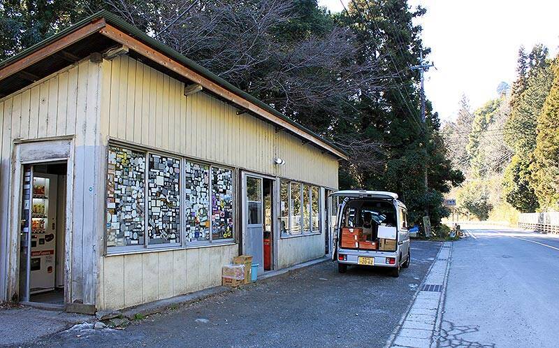 群馬 昭和レトロな丸美屋自販機コーナーで天ぷらそば250円ガチャンしたら大当たり！ 銅山街道の奇跡、東武「日光・足尾ルートパス」で行く