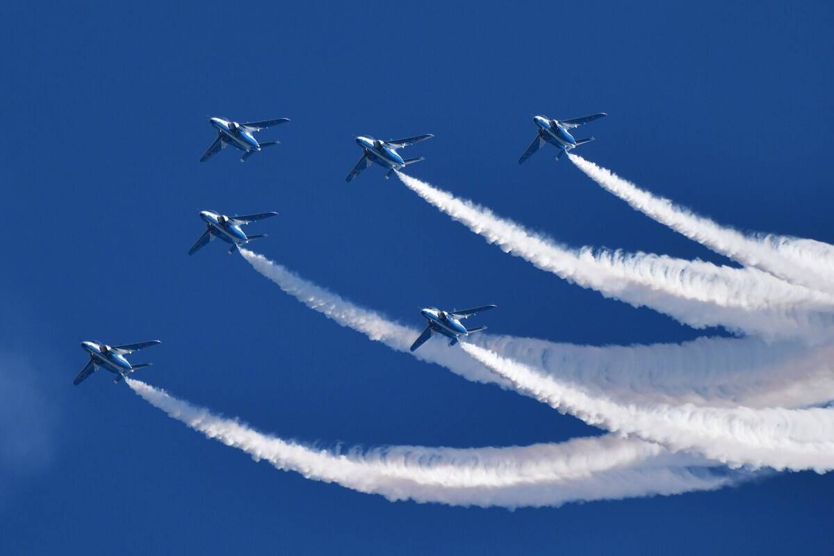 西武池袋線は11月3日AMに大混雑！ブルーインパルス飛行もある「入間航空祭2025」、利用駅の分散で最大60分待ちを回避しよう