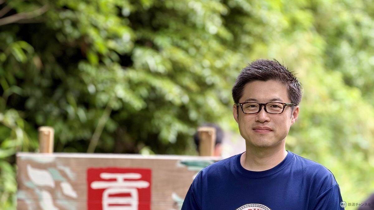 【京急の社有林に潜入】三浦半島「みうらの森林（もり）」でゴンチャが茶畑づくり!? 駅ベンチやアオリイカの産卵床へ繋がる、鉄道会社の知られざる環境保全活動