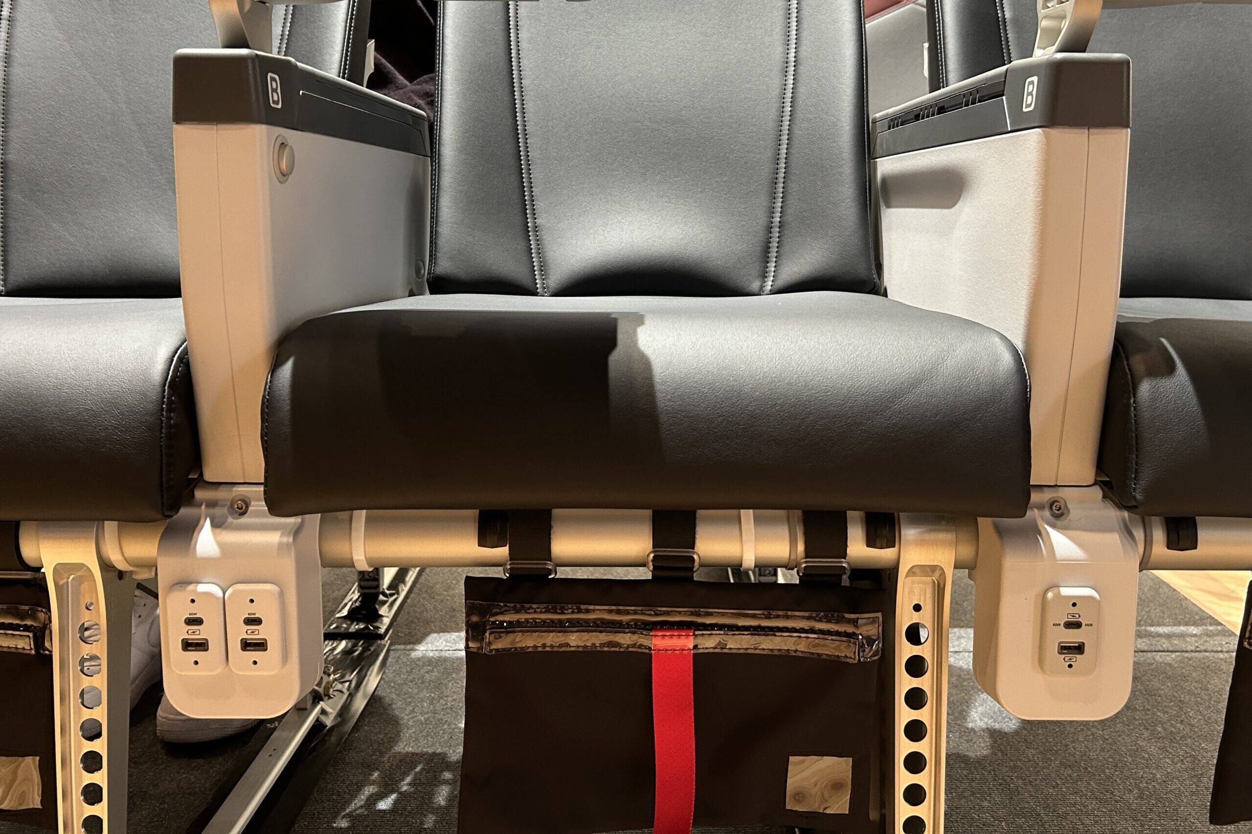 JAL国内線 “大リニューアル”！ 新機材B737-8で 地方路線にファーストクラス拡大！ 新機内食“お弁当”試食 や 新JALアプリなどをレポート