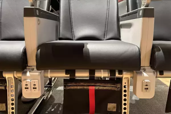 「JAL国内線 “大リニューアル”！ 新機材B737-8で 地方路線にファーストクラス拡大！ 新機内食“お弁当”試食 や 新JALアプリなどをレポート」の画像