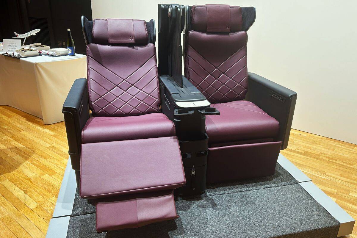 JAL国内線 “大リニューアル”！ 新機材B737-8で 地方路線にファーストクラス拡大！ 新機内食“お弁当”試食 や 新JALアプリなどをレポート