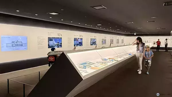 「【8月1日スタート】JAL工場見学が進化！ 万博で話題の「空飛ぶクルマ」体験が常設化!? 期間限定の歴代制服仮想試着体験もレポート」の画像