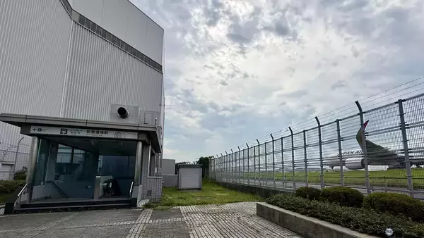 「【8月1日スタート】JAL工場見学が進化！ 万博で話題の「空飛ぶクルマ」体験が常設化!? 期間限定の歴代制服仮想試着体験もレポート」の画像