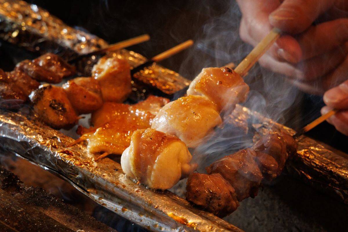 【川崎駅】130席の大箱大衆酒場「ニューたぬき」が8月27日オープン！専門店レベルの焼き鳥や、店舗限定“釜飯”の魅力とは？