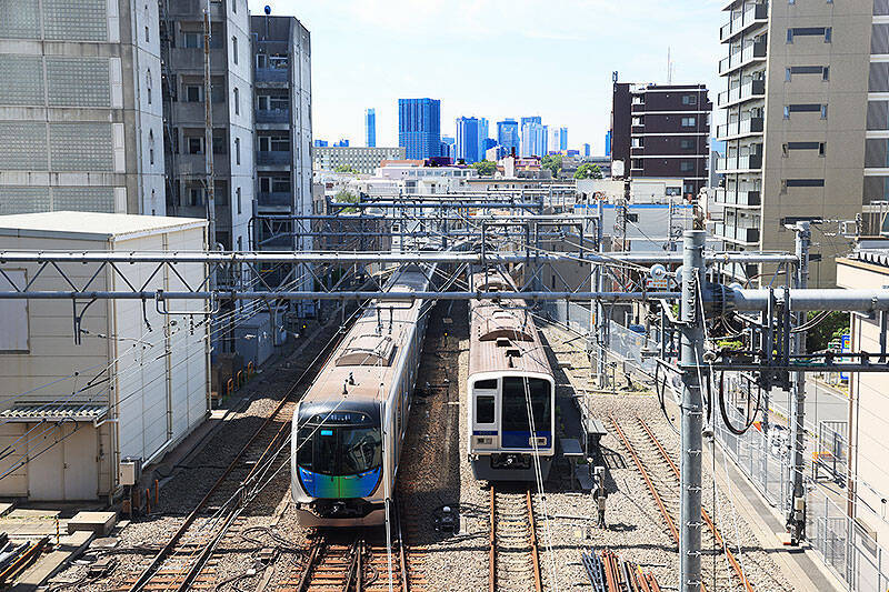線路上で電車を見下ろして乾杯！ダイヤゲート池袋「夜市」で西武線沿線グルメと限定ビールを堪能（10/21〜23開催）