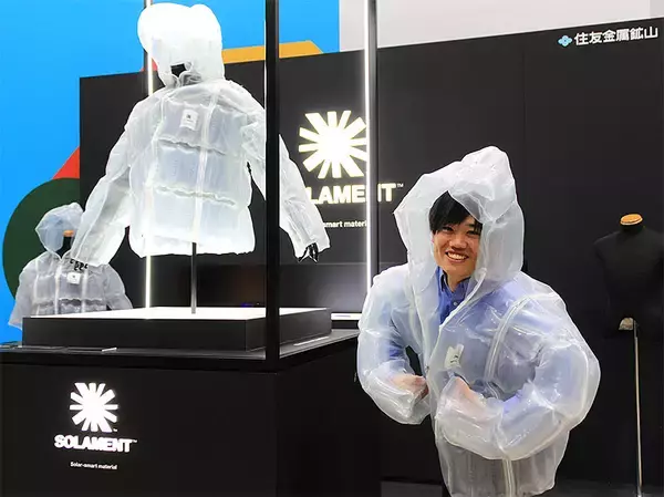 「住友金属鉱山の近赤外線吸収材料 SOLAMENT に衝撃！ 暖かくも涼しくもできる革新的な素材に無限の可能性＿JAPAN MOBILITY SHOW 2023 でその最新ジャケットを体感、クルマや鉄道で培った技術が横展開」の画像