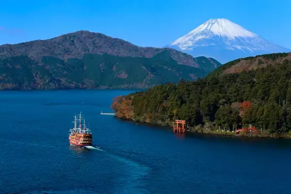 「2026年7月就航・箱根海賊船「ロワイヤルⅡ」特別船室がリニューアル！+800円の贅沢空間と950名無料招待の予約方法（応募は7/12まで！）」の画像