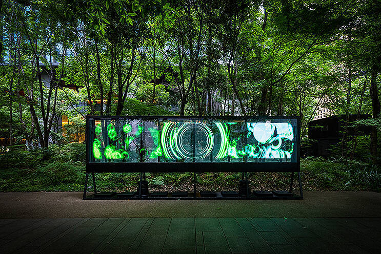 駅直上の大手町タワー1階「大手町の森」に落合陽一の最新メディアアート「nullの木漏れ日」7/8まで展示！ 森に調和するデジタル空間の異彩