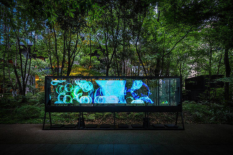 駅直上の大手町タワー1階「大手町の森」に落合陽一の最新メディアアート「nullの木漏れ日」7/8まで展示！ 森に調和するデジタル空間の異彩
