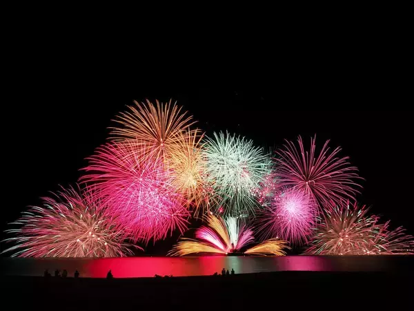 「2026年夏は那智勝浦へ！熊野灘に面した「特選」白砂ビーチは必見 「第17回那智勝浦町花火大会」は8月11日開催！」の画像