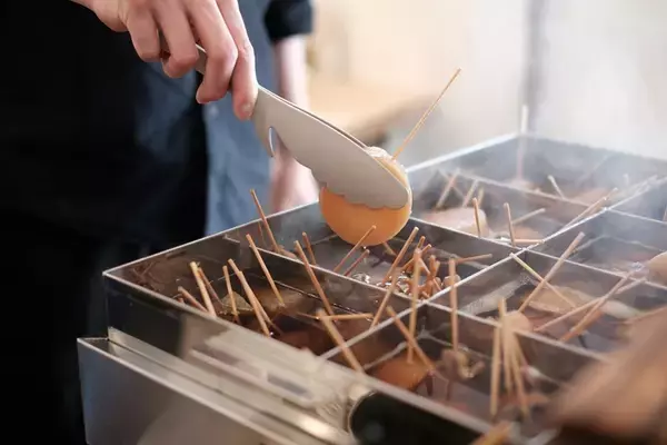 「日本最大級「静岡おでん祭2026」2/27～3日間限定で開催！過去最多75屋台が集結、真っ黒な絶品おでんでハシゴ酒」の画像