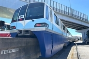 東京モノレール特別塗装車両内は動くミュージアム！ 東京モノレールへの今後の期待と60年の歴史をふりかえる