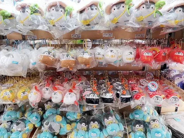 「松屋銀座に12/15～12/29 コウペンちゃん 大量発生中！ リアル原画やフォトスポット、コウペンちゃんの春夏秋冬ジオラマで2023年をほっこり締めくくろう＿レアグッズ販売も見逃せない！」の画像