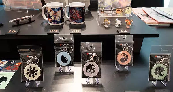 「9/1～9/10 ＠渋谷 マジック：ザ・ギャザリング 30th ANNIVERSARY CELEBRATION TOKYO で 5000枚以上のカードを展示！ 天野喜孝＆原哲夫の超貴重カードアートや秘蔵資料なども世界初公開！」の画像