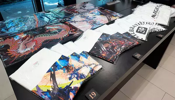 「9/1～9/10 ＠渋谷 マジック：ザ・ギャザリング 30th ANNIVERSARY CELEBRATION TOKYO で 5000枚以上のカードを展示！ 天野喜孝＆原哲夫の超貴重カードアートや秘蔵資料なども世界初公開！」の画像