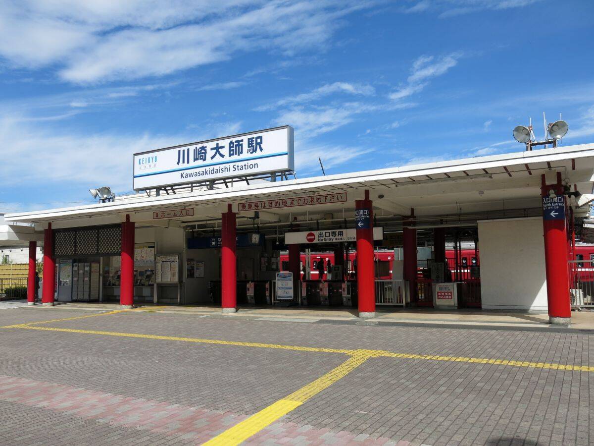 初詣の習慣は鉄道が生んだ？大晦日は『ブラタモリ』川崎大師編を一挙再放送！京急線のルーツを辿り、廃線跡の工場にタモリさんも大興奮