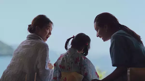 マクドナルド新CMで 風吹ジュンと尾野真千子が22年ぶり共演！ 親子3世代が大好きなハンバーガー、あの食材を逆手に取った巧妙な家族愛の描き方に注目！　