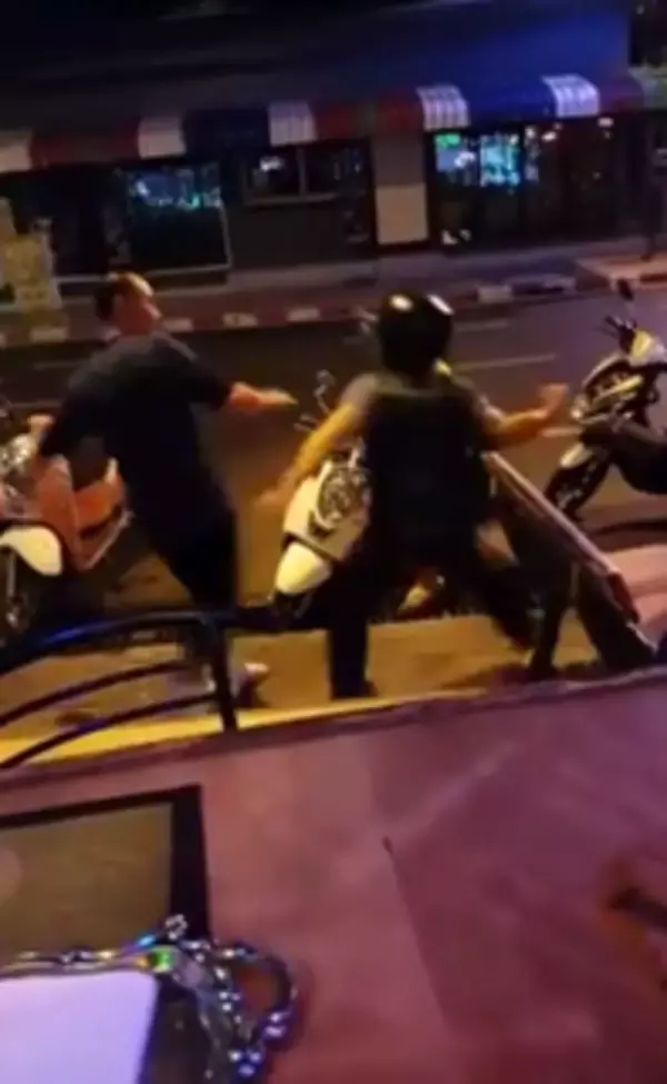 バイクタクシー運転手が料金踏み倒した韓国人を一発ＫＯ