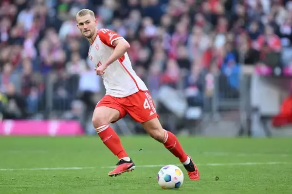 「今夏での退団は既定路線か……　オランダ代表DFデ・リフト、バイエルンの移籍リスト入りの可能性」の画像