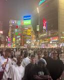 「リヴァプールの選手がスクランブル交差点に集結！　プレシーズン中に東京観光を満喫「Arigato Japan!」」の画像1