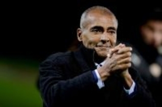 還暦ロマーリオの肉体が衝撃　フットバレーで披露した“現役級バキバキボディ”が話題