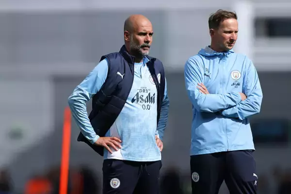 シティでも名参謀として活躍するペップ・リンダース　指揮官も称賛「もしかしたら私が彼のアシスタントかも」