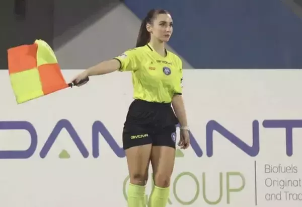 「美しすぎる副審」目当てにファン殺到!?　23歳ヴィジーレさんがイタリアで話題　インスタフォロワー10万人以上