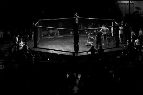 UFC計量直後に失神…歩く勢いのまま前のめりに転倒　ショッキングな光景の一部始終がカメラにも　試合は中止が決定