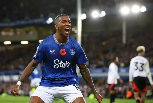 「夢が叶うかもしれない」　FAカップ3回戦で親子対決が実現？39歳となった父アシュリー・ヤングが18歳の息子と対戦か