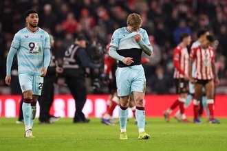 昨季はイングランド2部で16失点に抑えて昇格を決めたのに…… 現在15試合連続白星無し、プレミアでは通用しなかったバーンリーの堅守